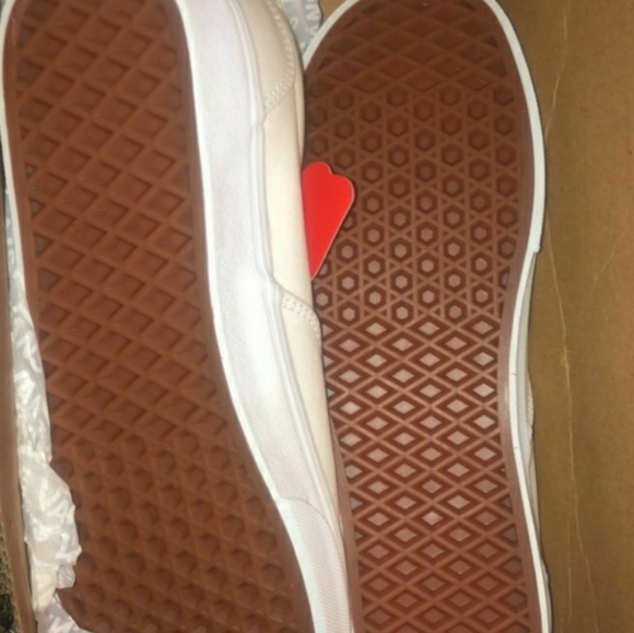 Van's - Picture 3 of 4